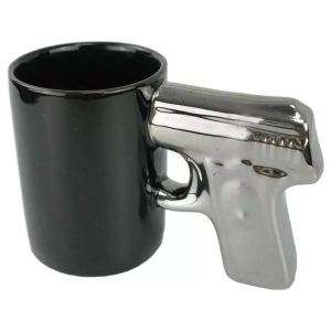 kruzhka-pistolet-chernaya-s-serebristoy-ruchkoy-2